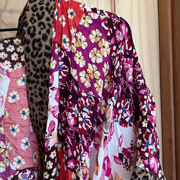 🦄 5/30 Oddy Bohemian Kimono - Picture 2 of 3